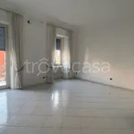 Affitto 3 camera appartamento di 100 m² in Napoli