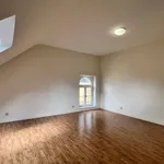 Maison de 610 m² avec 5 chambre(s) en location à Court-Saint-Etienne