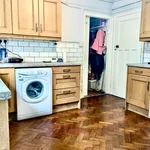 Rent 3 bedroom flat in South East England