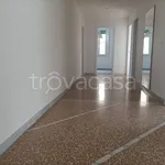 Affitto 5 camera appartamento di 113 m² in Albisola Superiore