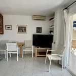 A compact and bright apartment with a spacious terrace, located within walking distance of the picturesque Palmanova beach