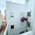 Rent a room of 80 m² in valencia