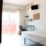 Rent a room of 150 m² in valencia