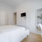 Rent a room of 200 m² in madrid