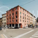 Affitto 5 camera appartamento di 184 m² in Bologna