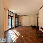 Affitto 6 camera appartamento di 180 m² in Turin