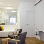 Rent 5 bedroom apartment in Barcelona