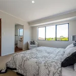 Rent 3 bedroom house in Kaipātiki