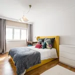 Rent a room of 140 m² in São Félix da Marinha