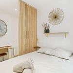 Appartement de 320 m² avec 1 chambre(s) en location à Paris