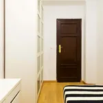 Rent a room of 85 m² in Madrid