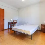 Rent 3 bedroom apartment of 107 m² in Lisbon