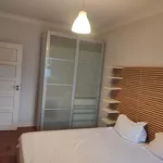 Rent a room of 111 m² in Pontinha