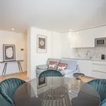 Rent 1 bedroom apartment of 560 m² in Porto