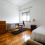 Rent 4 bedroom apartment in Lisbon