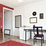 Rent a room of 100 m² in barcelona