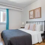 Rent 4 bedroom apartment of 94 m² in Lisbon