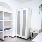 Rent a room of 200 m² in madrid