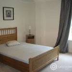 Rent 3 bedroom apartment in Edinburgh