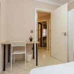 Rent a room of 110 m² in Sevilla