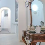 Rent 1 bedroom apartment of 62 m² in Florence