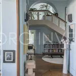 Rent 7 bedroom apartment of 271 m² in Paris