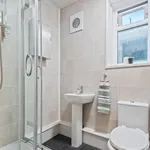 Rent 5 bedroom student apartment in Leeds