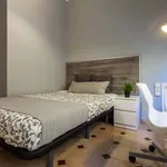 Rent a room of 175 m² in Valencia