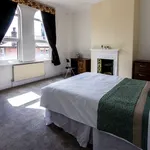 Rent 5 bedroom apartment in Leeds