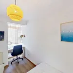 Rent a room of 77 m² in Zaragoza