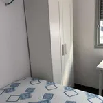 Rent a room of 80 m² in Zaragoza