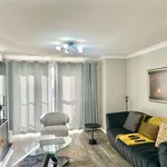 Rent 2 bedroom apartment of 72 m² in Sandton