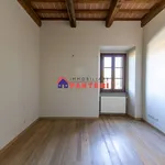 Rent 3 bedroom apartment of 89 m² in Uzzano