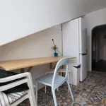 Rent a room of 100 m² in lisbon