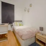 Rent a room of 200 m² in madrid