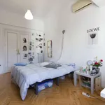 Rent a room of 200 m² in madrid