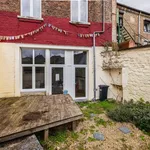 Maison de 146 m² avec 4 chambre(s) en location à Florennes