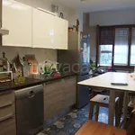 Affitto 5 camera appartamento di 130 m² in Napoli