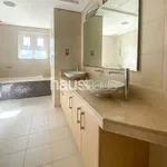 Rent 3 bedroom apartment of 237 m² in Palm Jumeirah