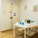 Rent a room of 110 m² in Madrid