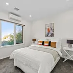 Rent 3 bedroom apartment in Caulfield North