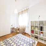 Rent a room of 92 m² in Milan