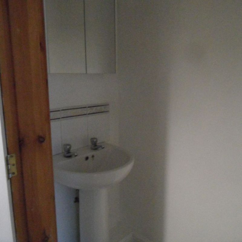3 Bed Ensuite and Parking  (Has an Apartment) Garth