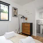 Rent 2 bedroom flat of 797 m² in London