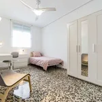 Rent a room of 87 m² in valencia