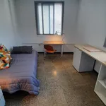 Rent 4 bedroom apartment in Barcelona