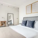 Rent 4 bedroom apartment of 93 m² in Paris