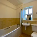 Rent 3 bedroom flat in South East England