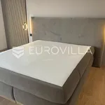 Najam 4 spavaće sobe stan od 207 m² u Opatija