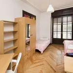 Rent a room of 160 m² in madrid